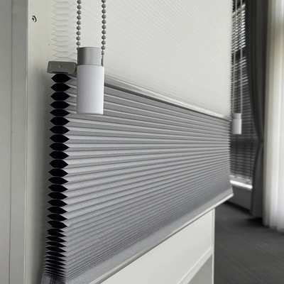 電気 の 白い ミツバチ の シェード 現代の 家 の 窓 の 処理 に ぴったり な 解決策